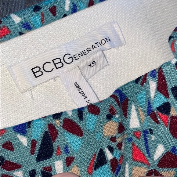 Geometric patterned mini skirt from BCBG - Picture 3 of 3